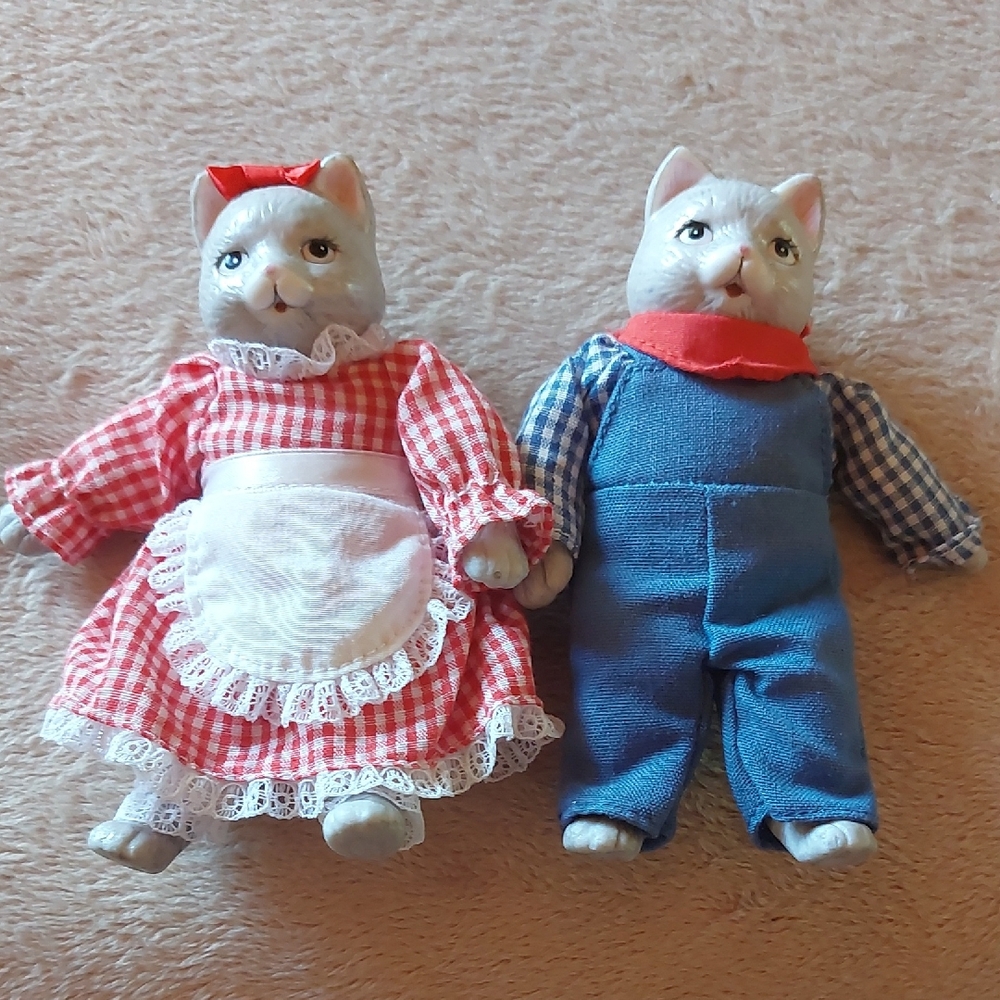 Imperial Porcelain Red and Blue Cat Accents Clothing & Accessories